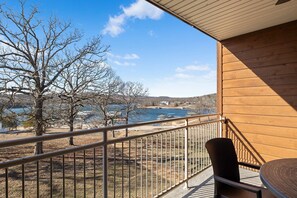 2 Bdrm Luxury Condo Jacuzzi w/ Kitchen | Terrace/patio