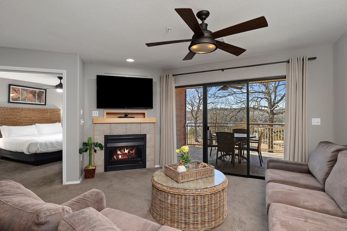 2 Bdrm Luxury Condo Jacuzzi w/ Kitchen | Living area | TV, DVD player