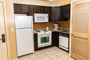 Condo, 1 Bedroom | Private kitchen