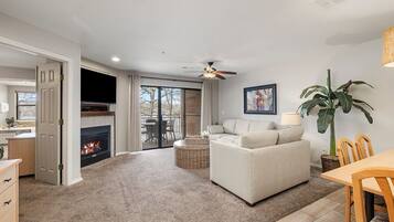 1 Bdrm Lakefront Jacuzzi w/ Fireplace | Living area | TV, DVD player