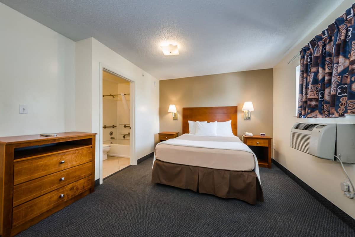 Upgraded Queen Non-Smoking, Kitchen | In-room safe, iron/ironing board, rollaway beds, free WiFi