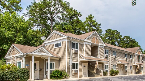 Exterior - Suburban Studios Abercorn (Savannah)