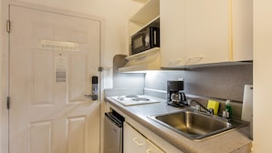 Room - Suburban Studios Abercorn (Savannah)