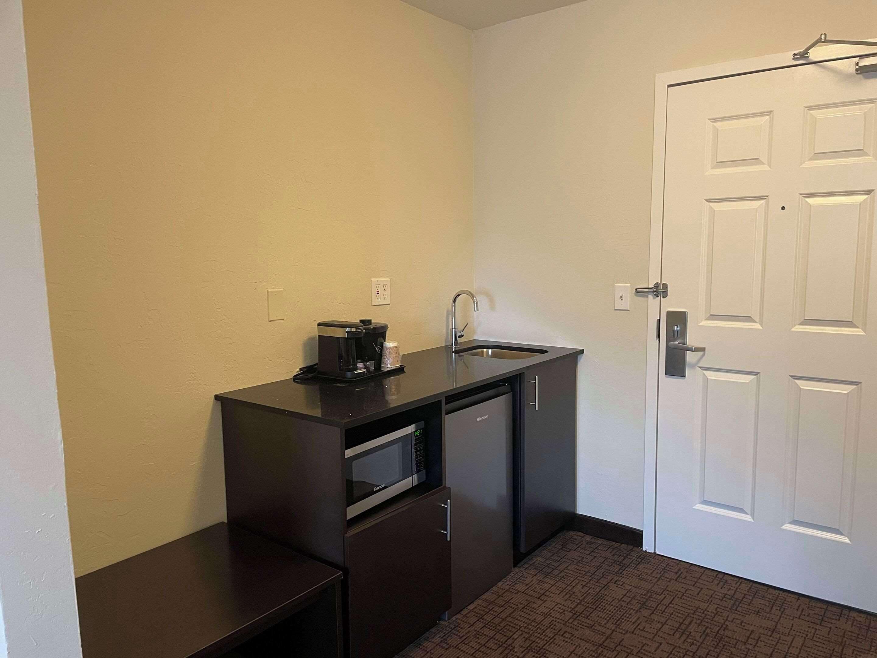 room, 1 king bed, non smoking | 1 bedroom, individually decorated, individually furnished