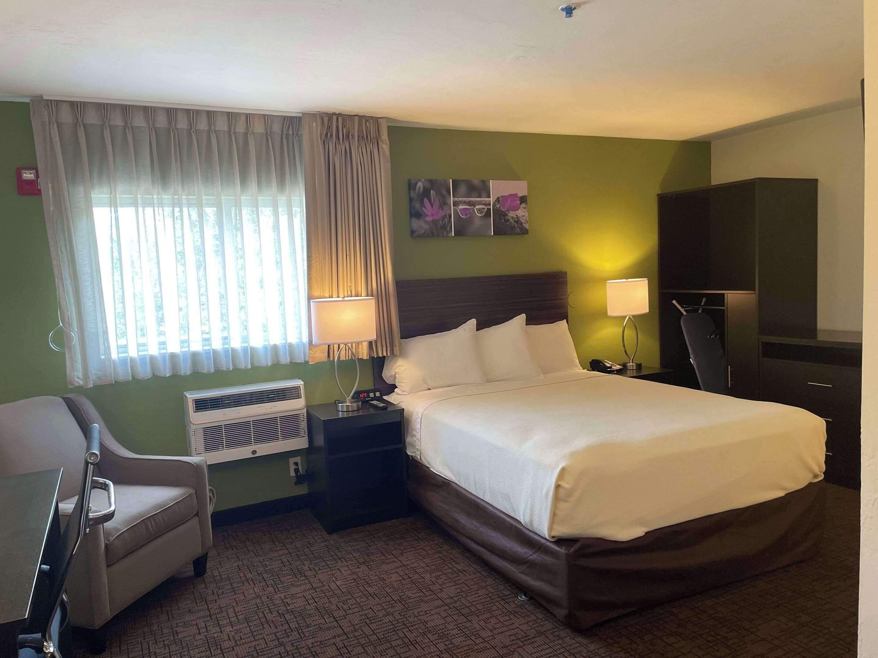 1 bedroom, individually decorated, individually furnished