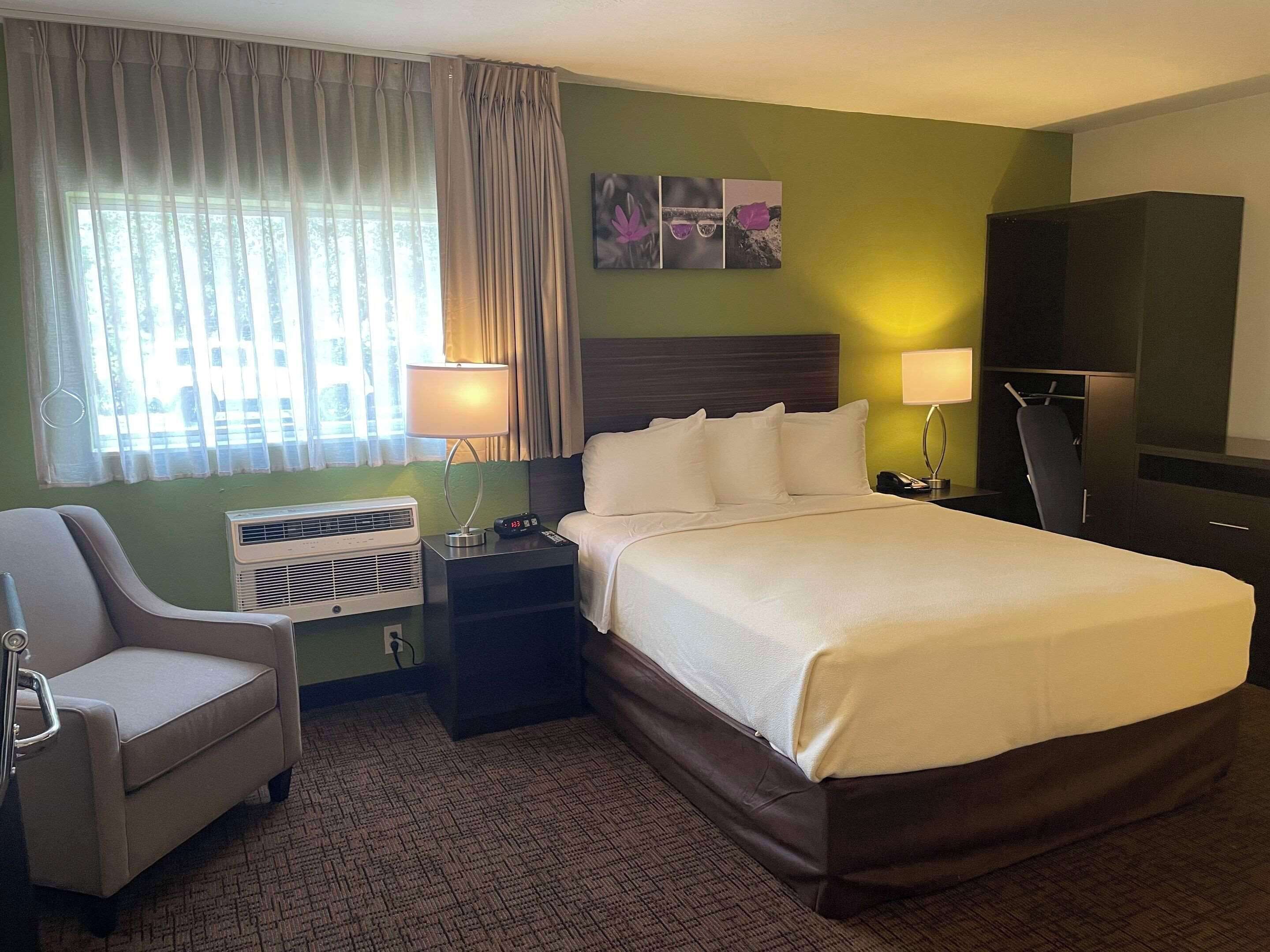 1 bedroom, individually decorated, individually furnished