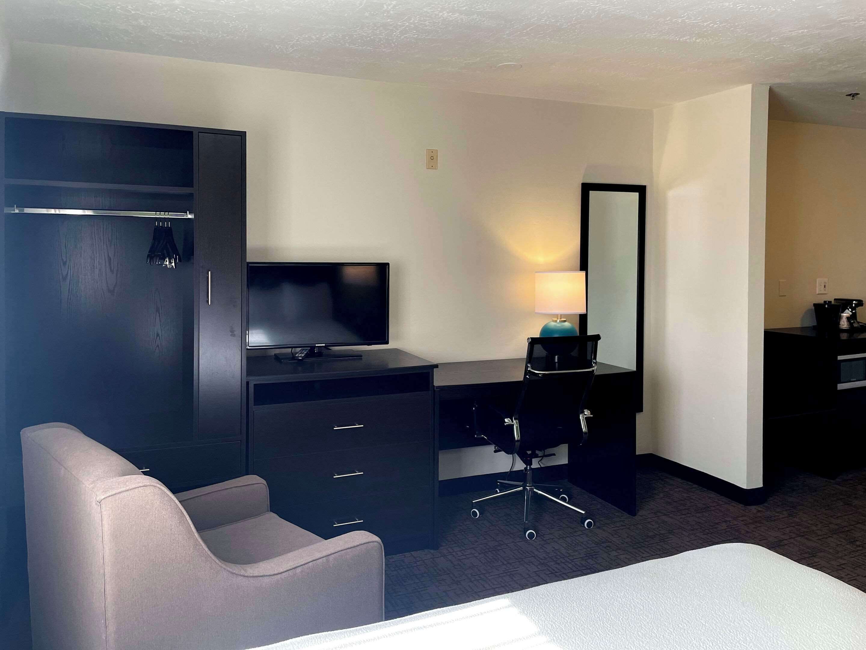 1 bedroom, individually decorated, individually furnished