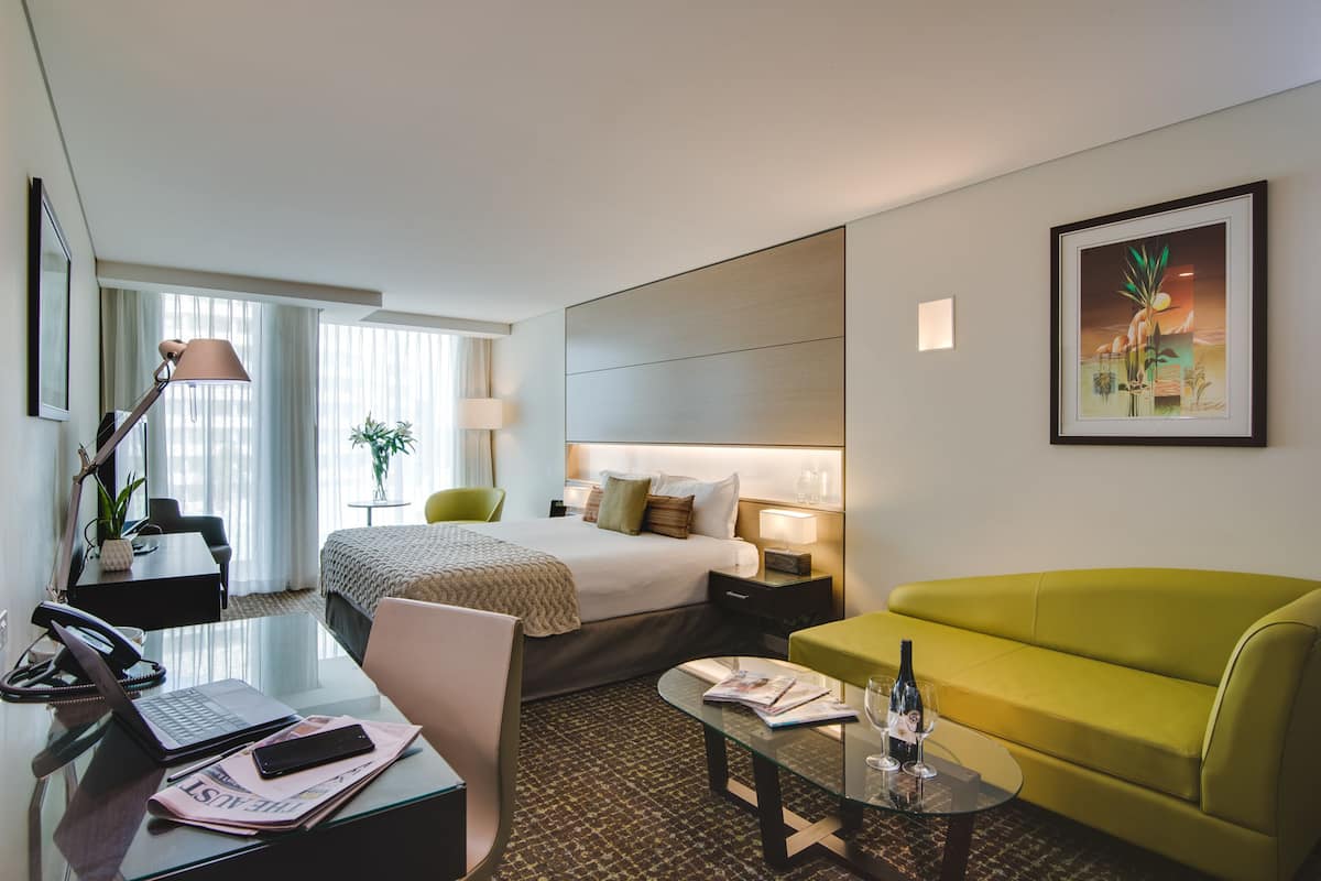 1 bedroom, in-room safe, desk, blackout curtains