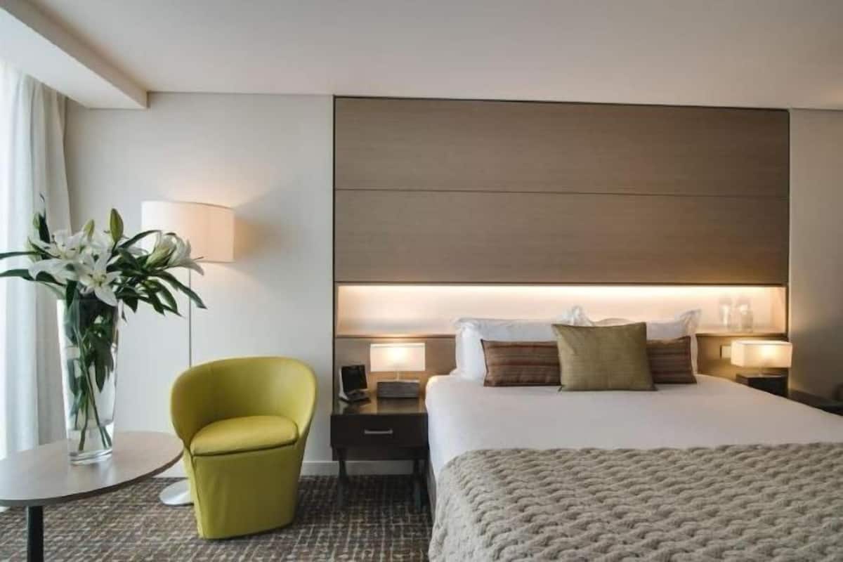 1 bedroom, in-room safe, desk, blackout curtains