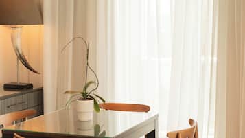 Coffres-forts dans les chambres, bureau, rideaux occultants