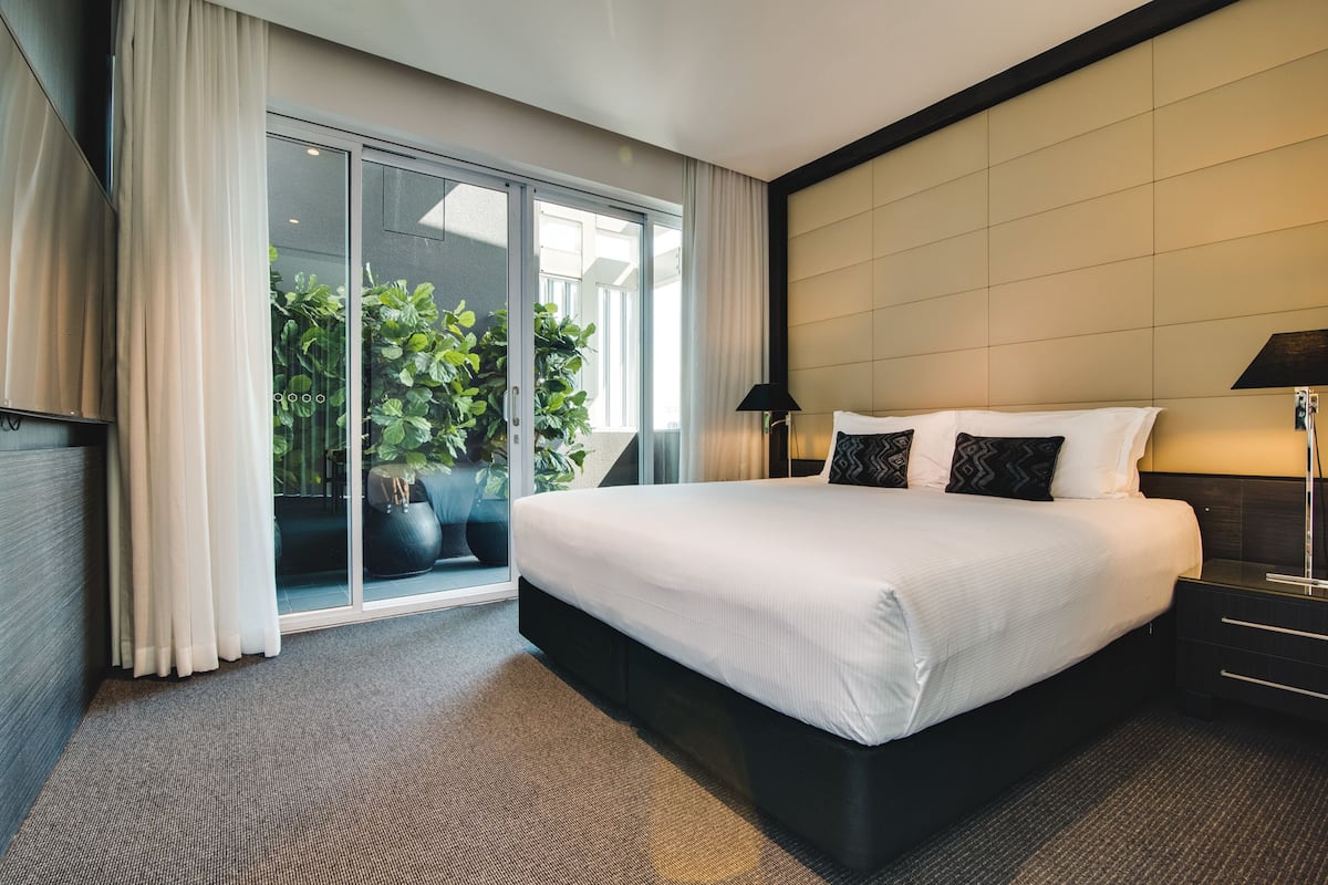 Altitude Suite | 1 bedroom, in-room safe, desk, blackout curtains