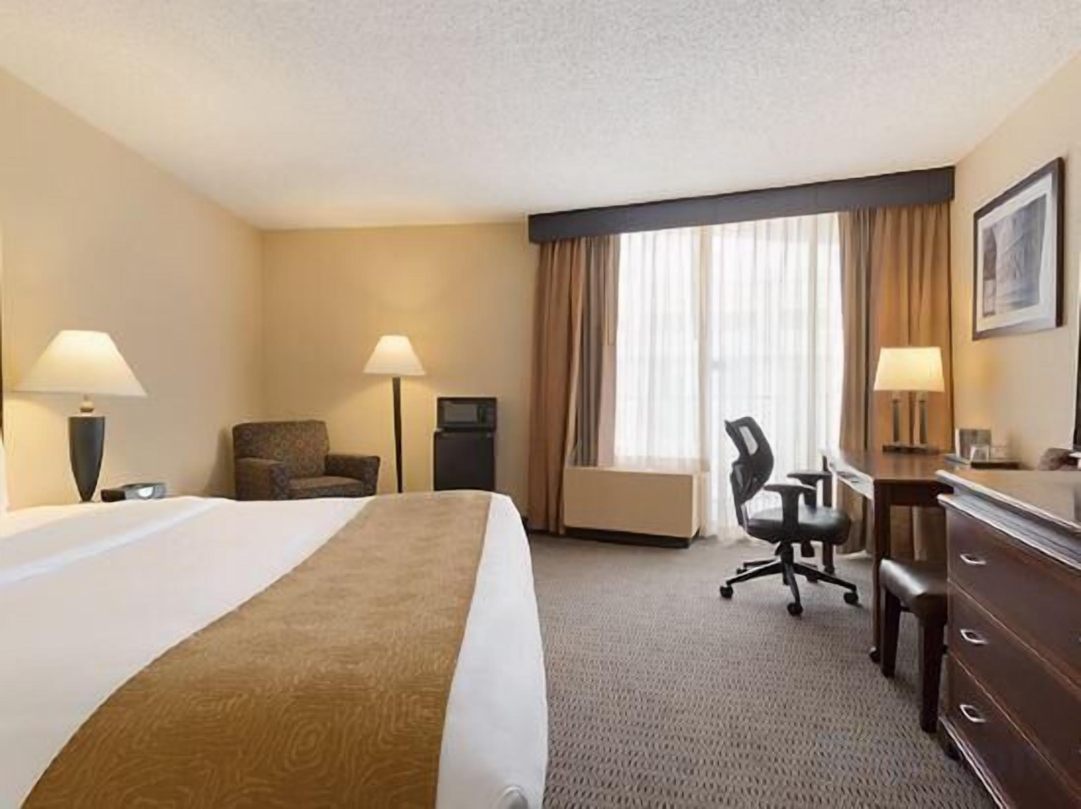 In-room safe, desk, iron/ironing board, free WiFi