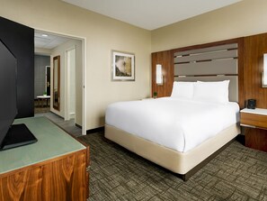 In-room safe, desk, iron/ironing board, free WiFi - Valley Forge Casino Resort (King of Prussia)