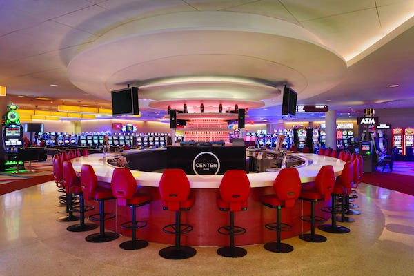 3 bars/lounges, poolside bar