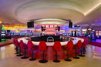 3 bars/lounges, poolside bar at Valley Forge Casino Resort