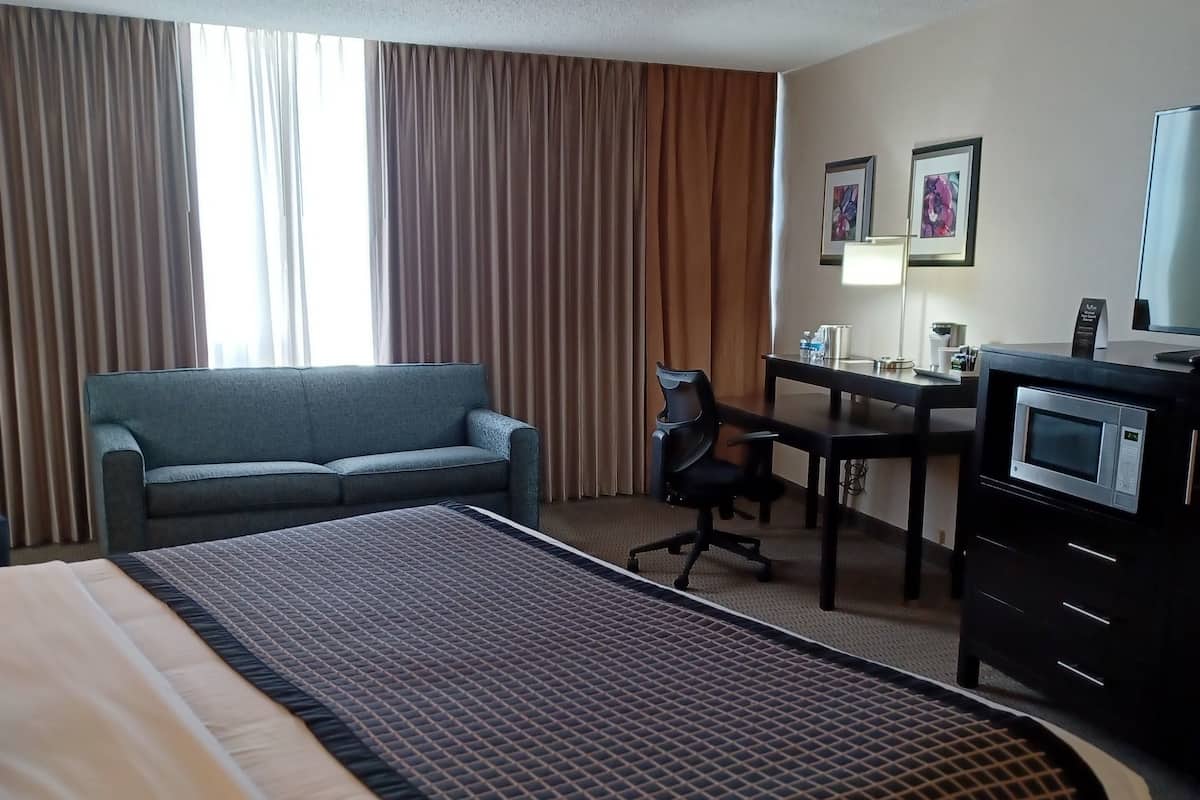 In-room safe, desk, iron/ironing board, free WiFi