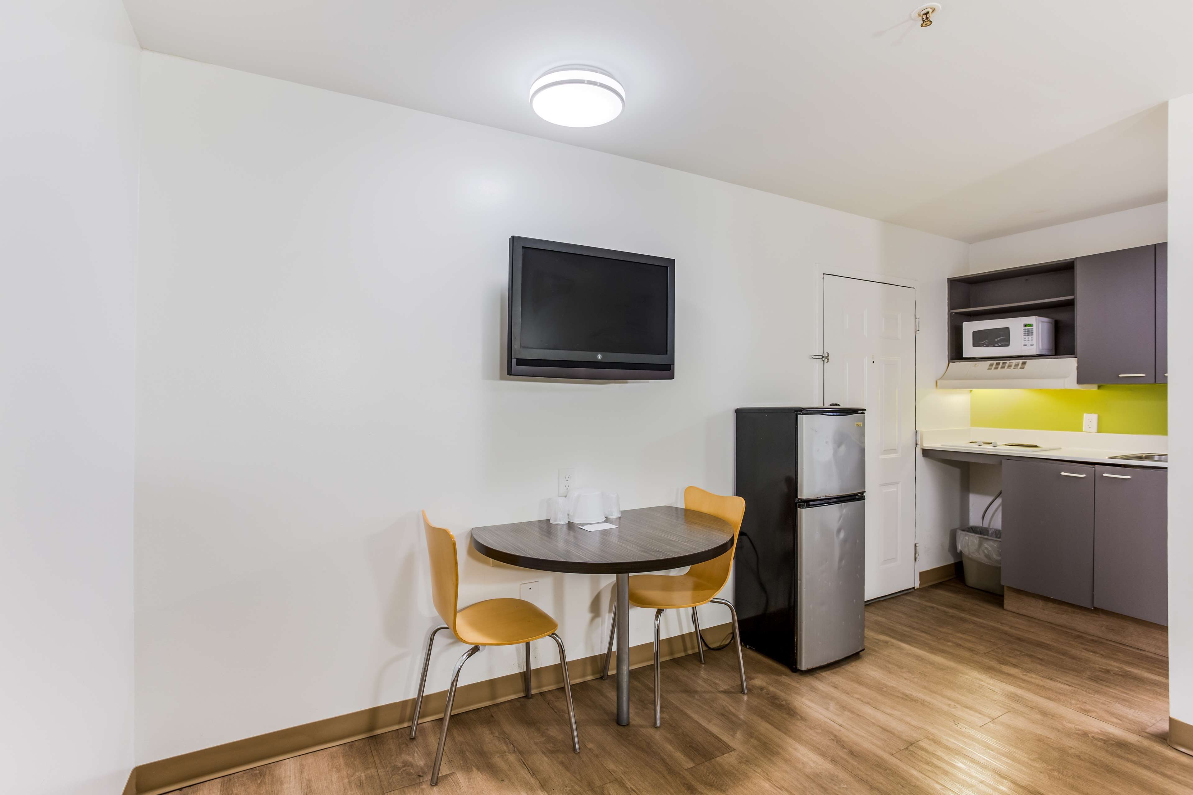 Photo - Studio 6 Extended Stay - Jacksonville, FL - South