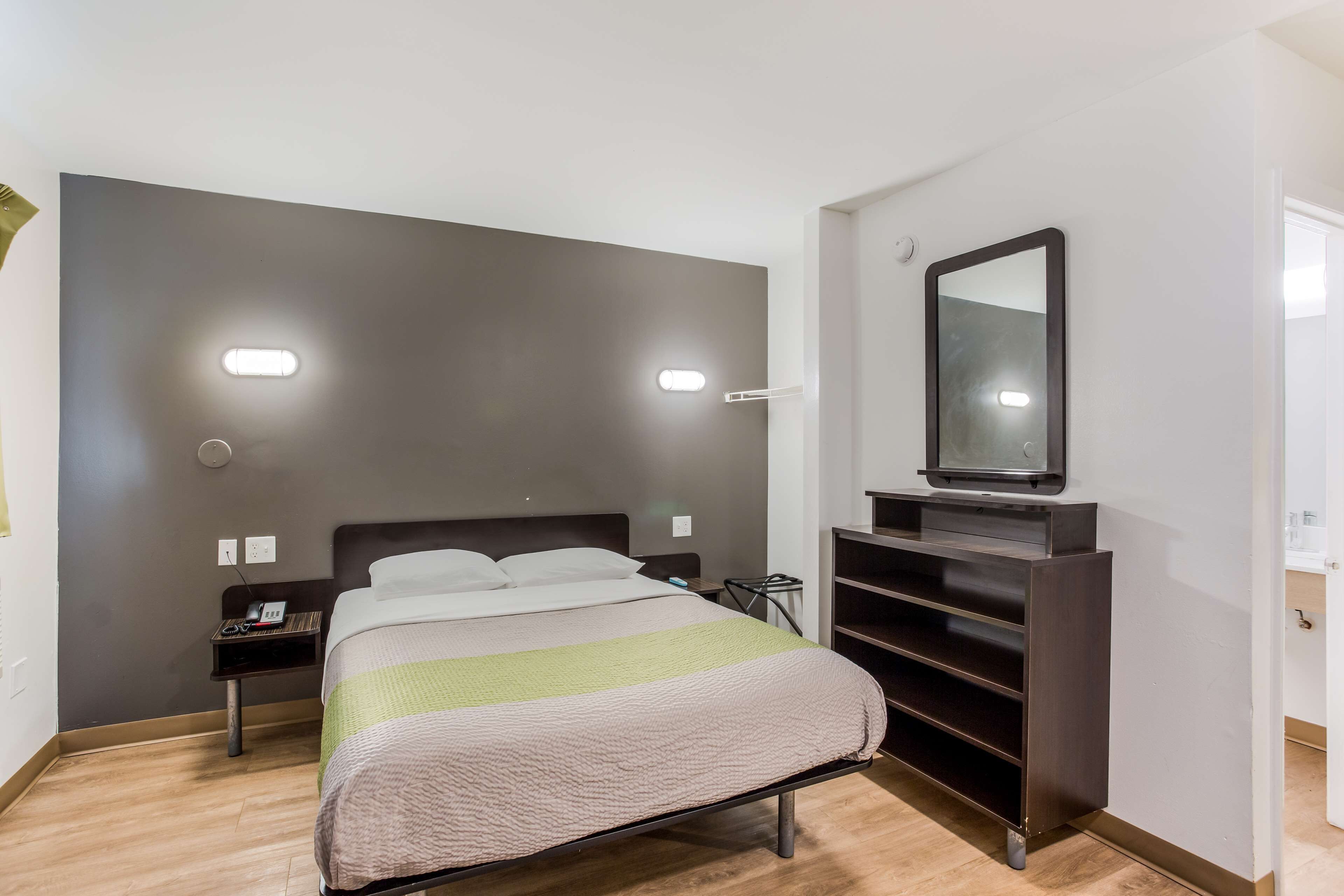 Photo - Studio 6 Extended Stay - Jacksonville, FL - South