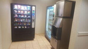 Vending machine - Studio 6 Jacksonville, FL - South (Jacksonville)