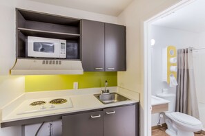 Iron/ironing board, free WiFi, bed sheets - Studio 6 Extended Stay - Jacksonville, FL - South (Jacksonville)