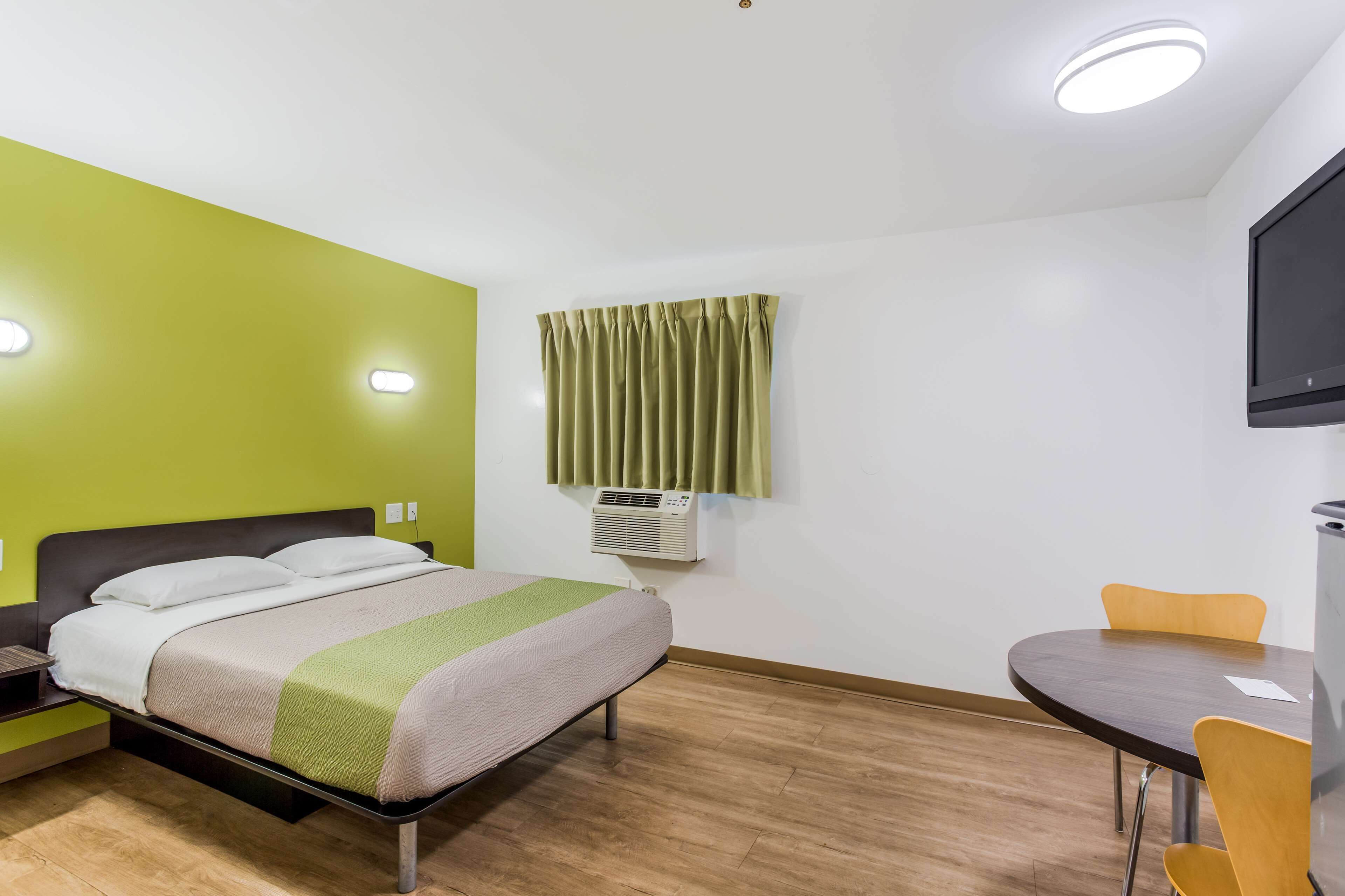 Photo - Studio 6 Extended Stay - Jacksonville, FL - South