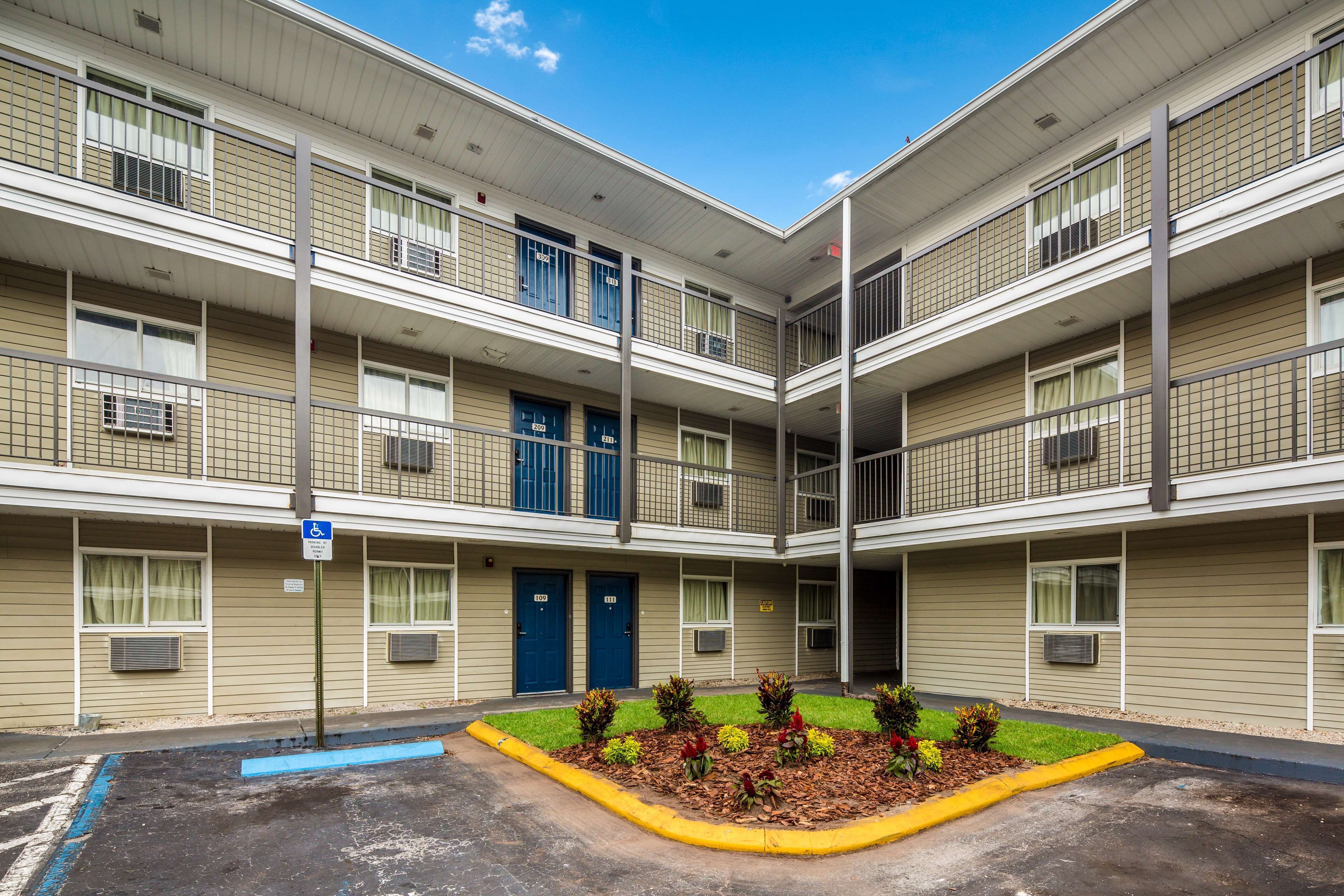 Photo - Studio 6 Extended Stay - Jacksonville, FL - South