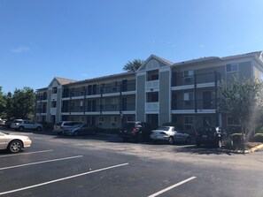 Exterior detail - Studio 6 Jacksonville, FL - South (Jacksonville)