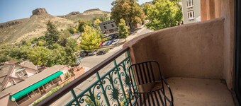 Table Mountain Inn