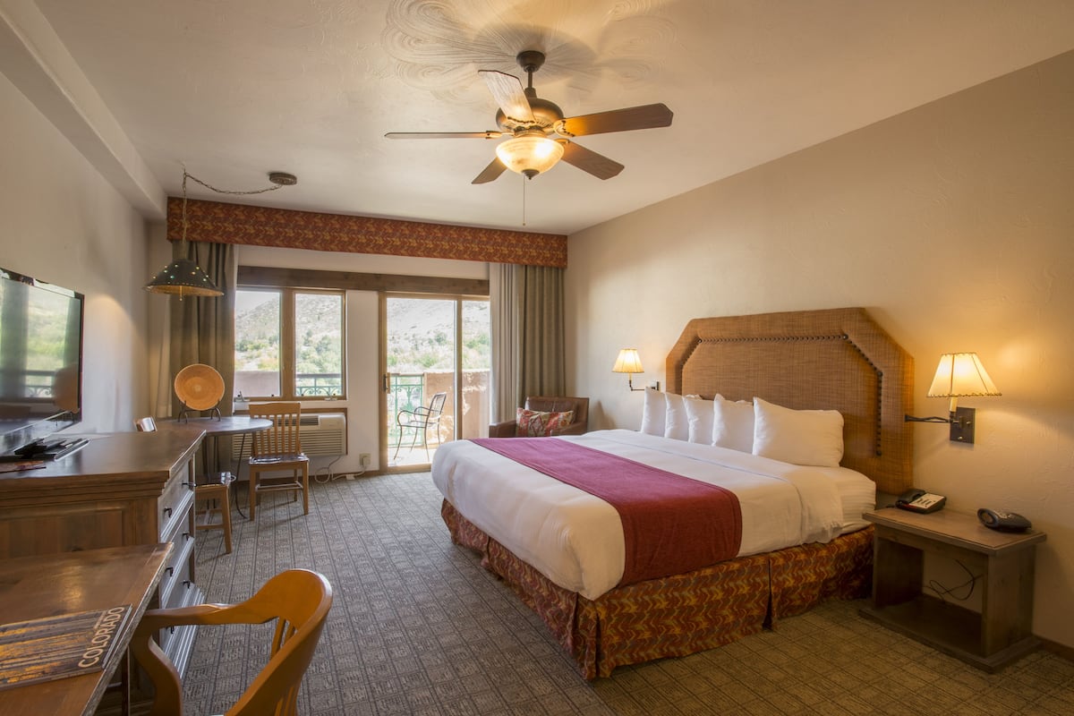1 bedroom, premium bedding, pillow-top beds, desk