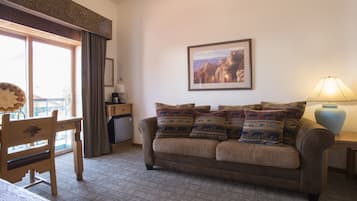 Hochwertige Bettwaren, Pillowtop-Betten, Schreibtisch