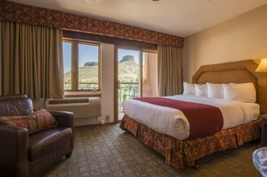 Premium bedding, pillowtop beds, desk, laptop workspace