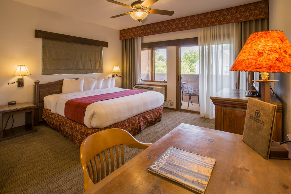 1 bedroom, premium bedding, pillow-top beds, desk