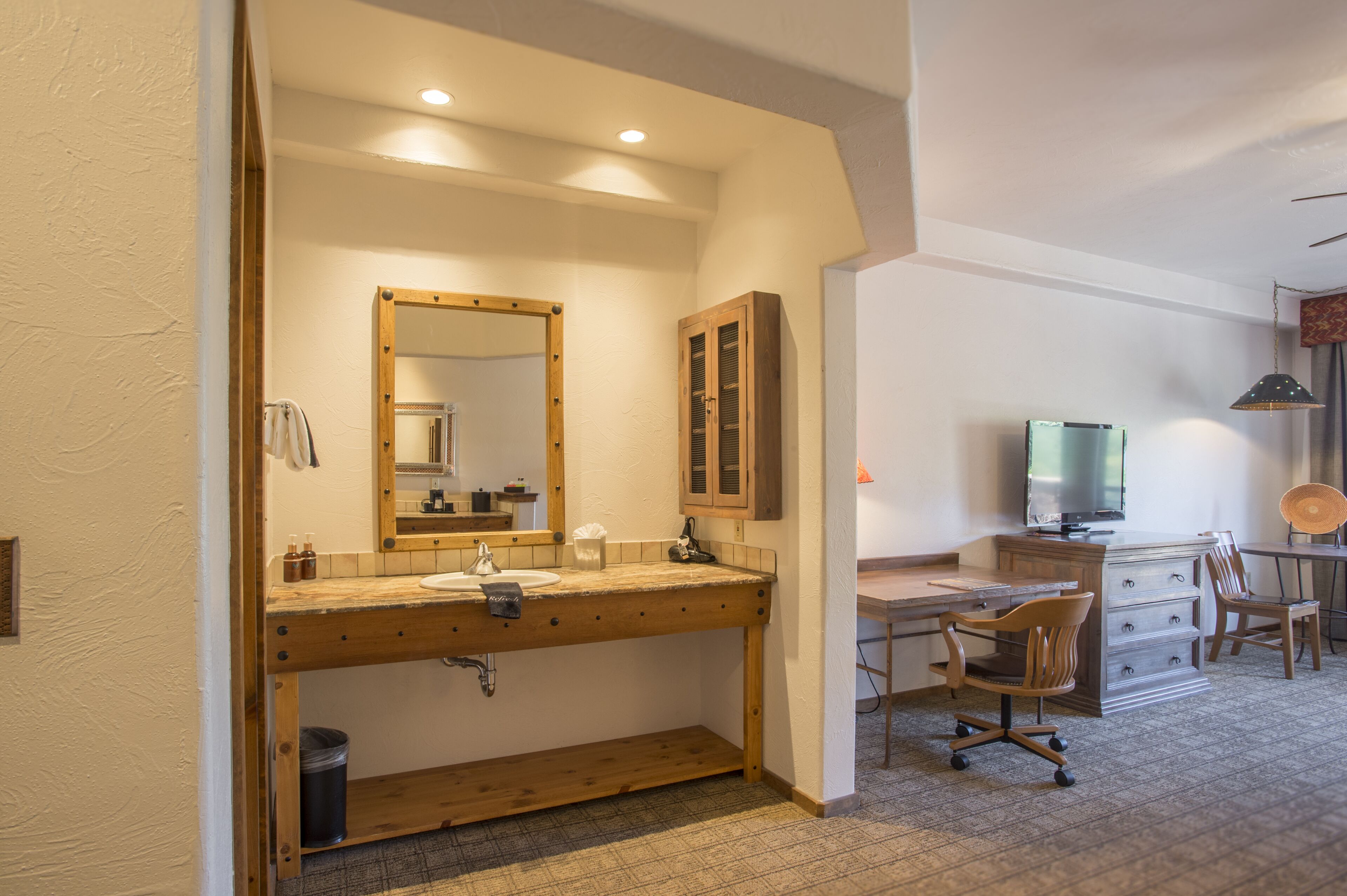 1 bedroom, premium bedding, pillow-top beds, desk