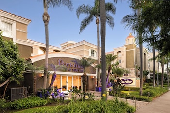 Hotel exterior and entrance at Anaheim Portofino Inn and Suites