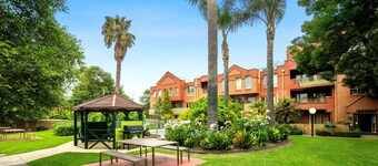 Comfort Apartments Royal Gardens