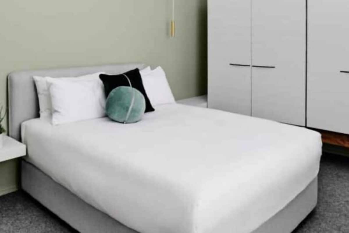 Hypo-allergenic bedding, minibar, in-room safe, iron/ironing board