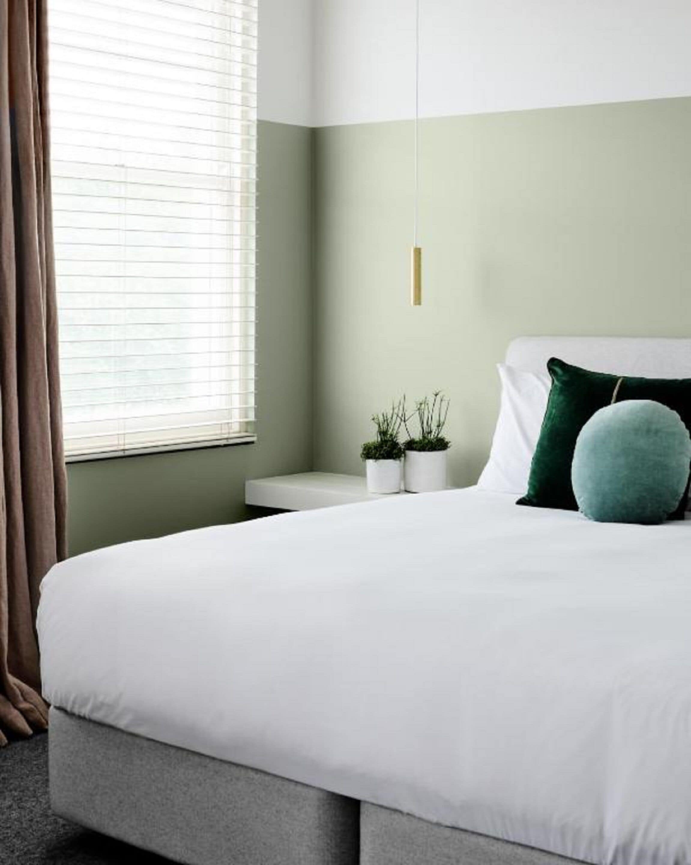 hypo-allergenic bedding, minibar, in-room safe, iron/ironing board