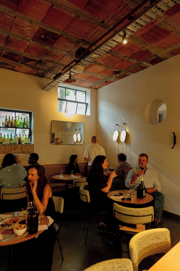 2 bars/lounges, wine bar