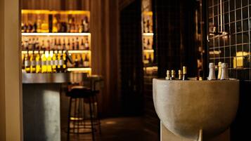 2 bars/lounges, wine bar