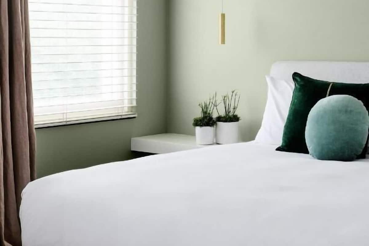 저자극성 침구, 미니바, 객실 내 금고, 다리미/다리미판