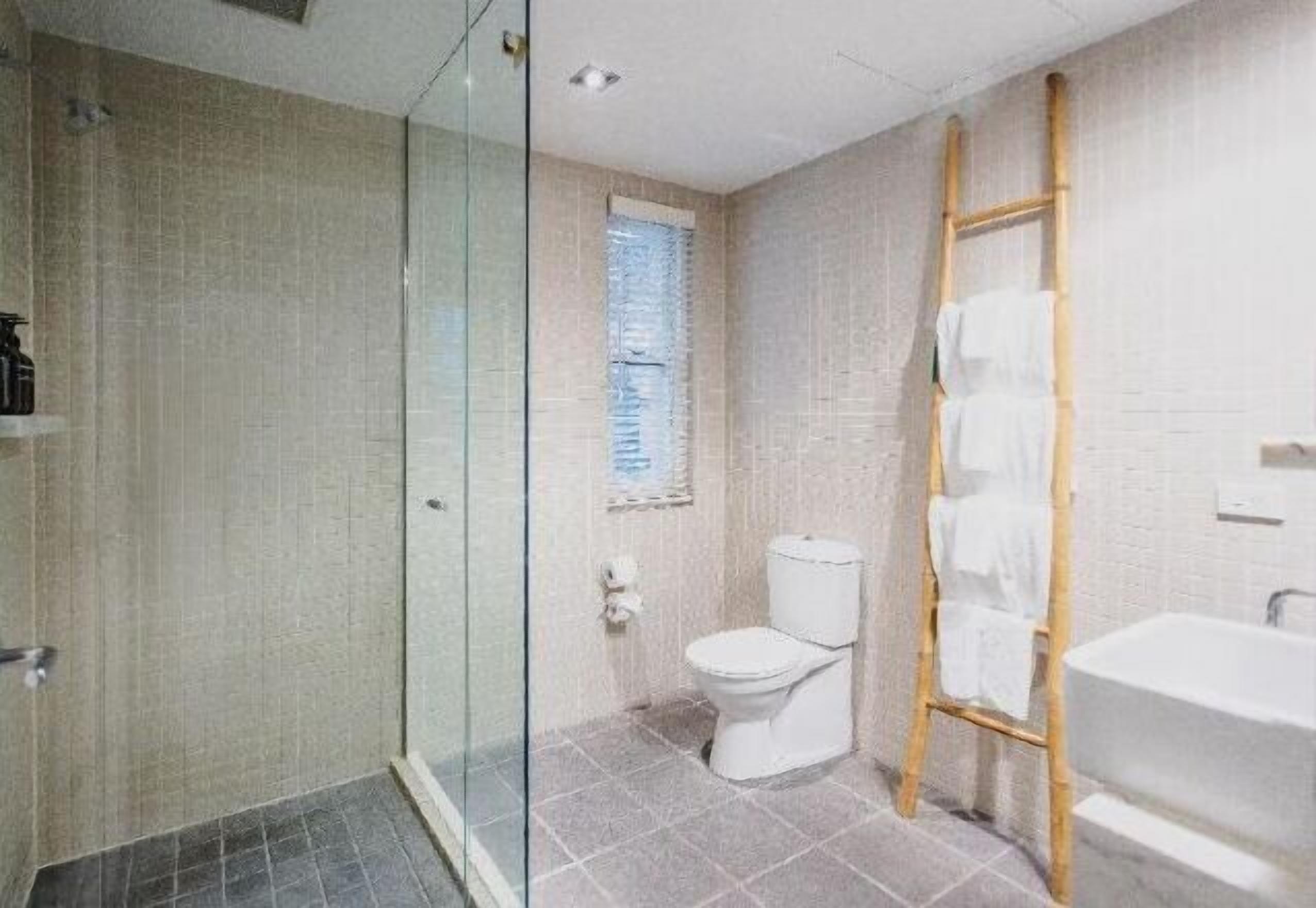 Bathroom | Free toiletries, hair dryer, bathrobes, slippers