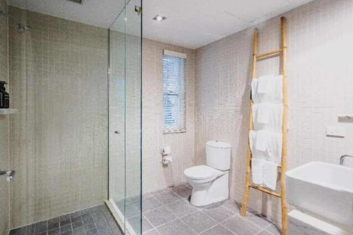 Bathroom | Free toiletries, hair dryer, bathrobes, slippers