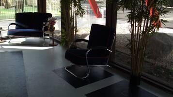 Siddeområde i lobbyen