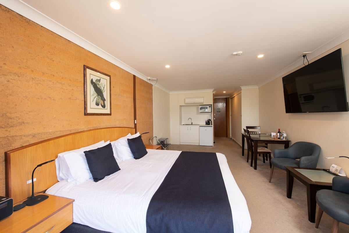 1 bedroom, in-room safe, desk, iron/ironing board