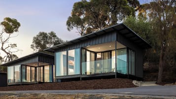 Deluxe Villa, 1 King Bed | 1 bedroom, in-room safe, desk, iron/ironing board