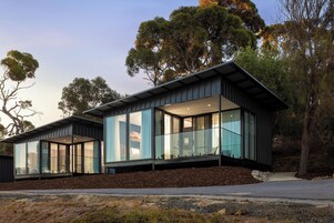 1 habitación, caja de seguridad en la habitación y escritorio 