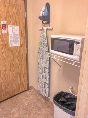 Iron/ironing board