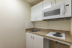 Fridge, microwave, stovetop - HomeTowne Studios by Red Roof Orlando - Casselberry (Casselberry)