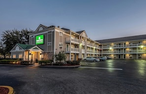 Exterior - HomeTowne Studios by Red Roof Orlando South (Orlando)