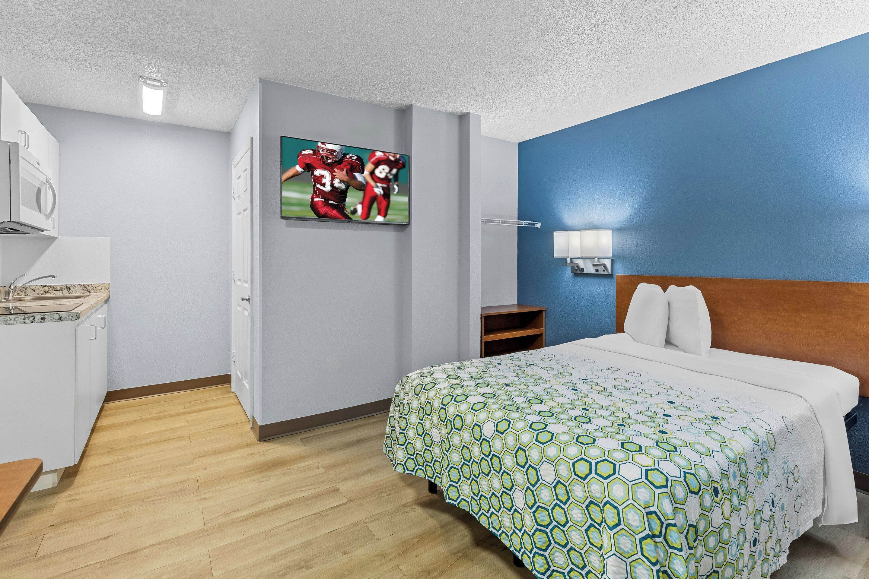 Studio, 1 Queen Bed, Non Smoking (Renovated)
